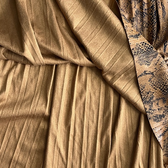 Zara Women’s Faux Suede Snake Print Pleated Midi Skirt - Size L - Picture 10 of 12